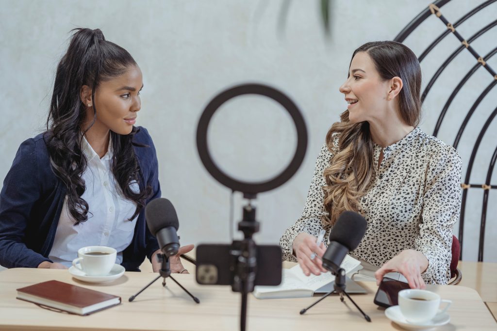 social media strategist bekerja sama dengan influencer